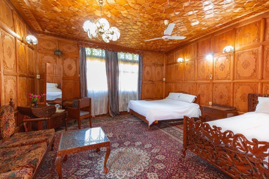 The Heritage Safina Group Of Houseboats Srīnagar Exterior foto